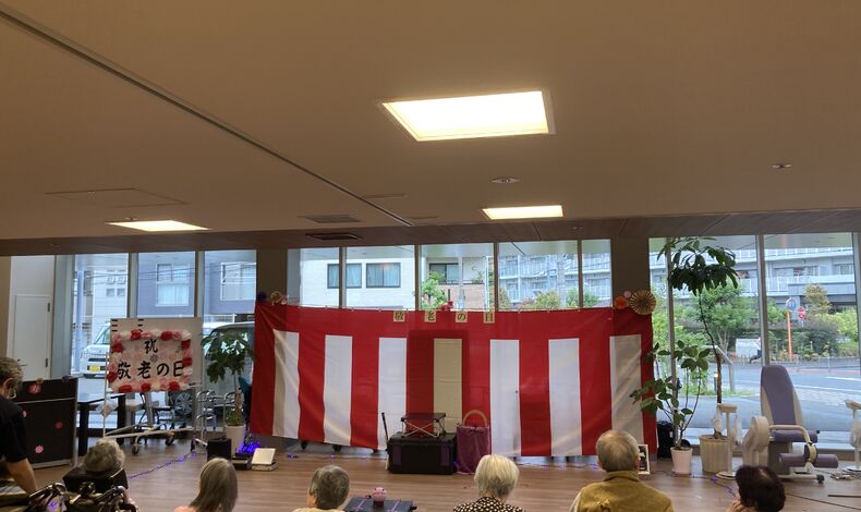 画像17387：【大道芸】【老人ホーム】敬老の日感謝イベント【中野すみれ園・中野すみれ苑】【東京都中野区】イベント【Performer 聖夜】